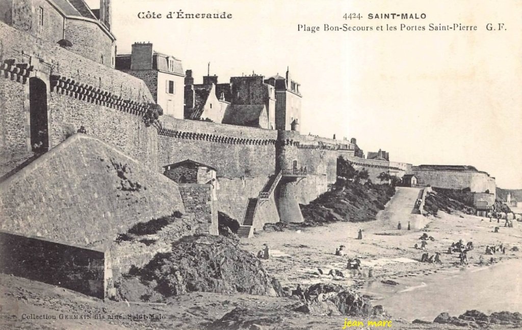 Saint-Malo – Plage de Bon-Secours et les Portes Saint-Pierre.jpg