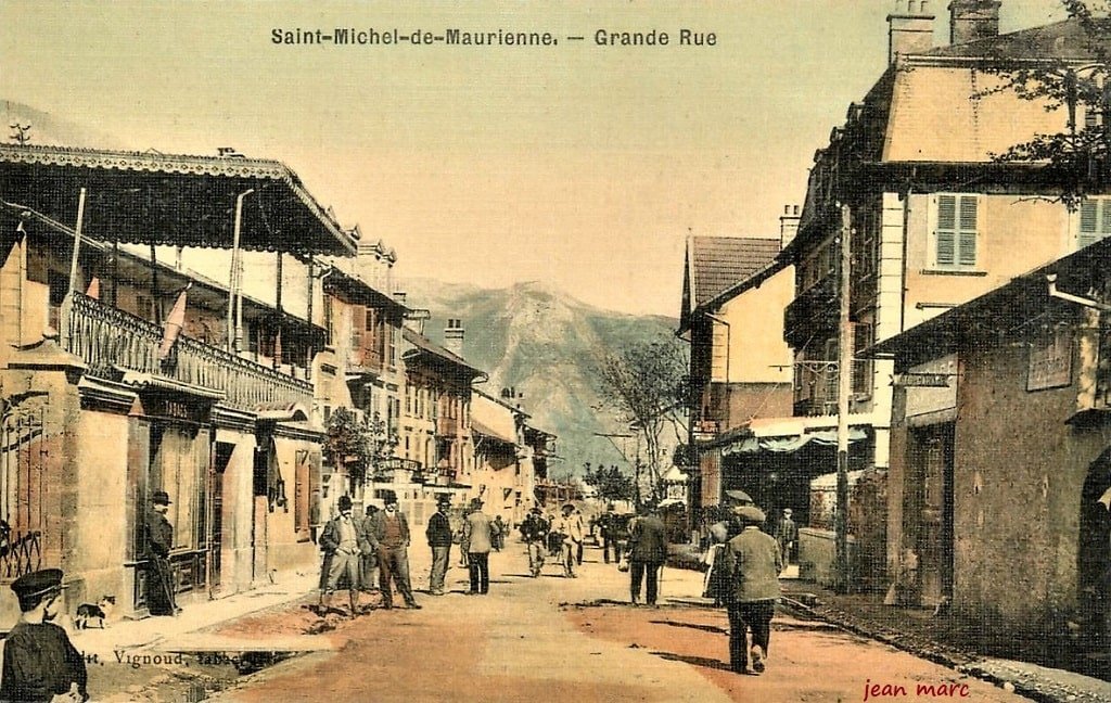 Saint-Michel-de-Maurienne - Grande Rue.jpg