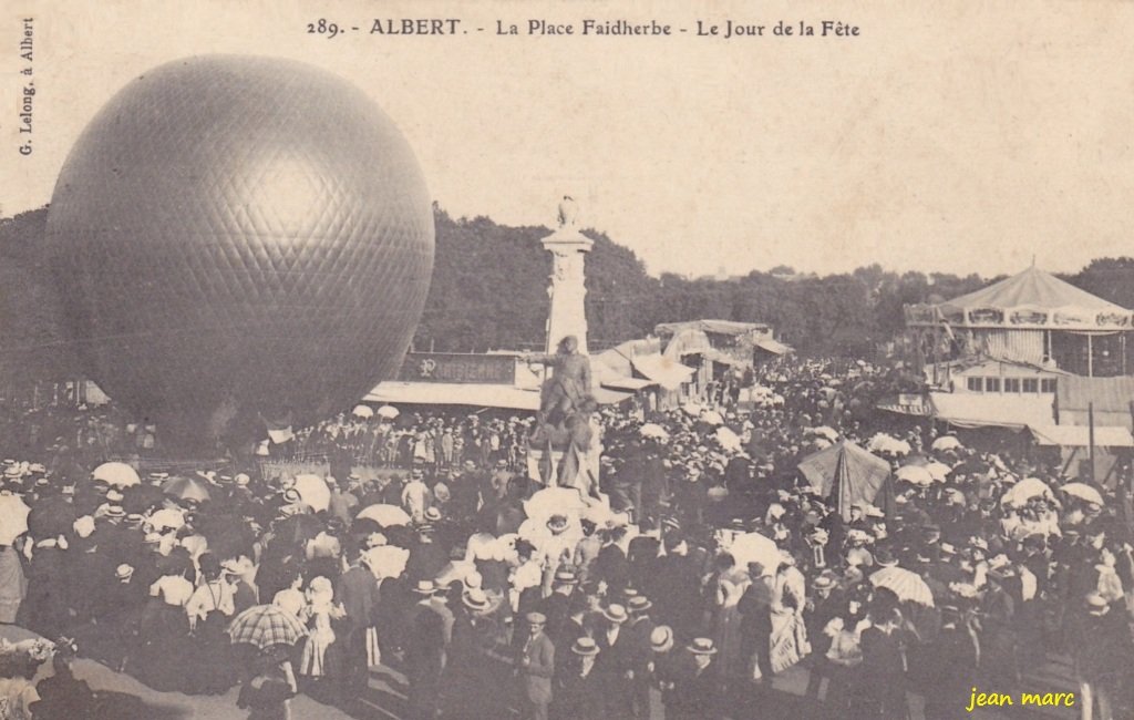 Albert - La Place Faidherbe - Le Jour de la Fête.jpg