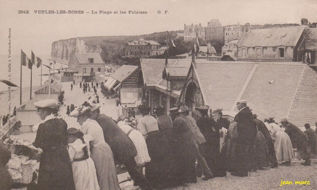 Veules-les-Roses - La Plage et les Falaises.jpg