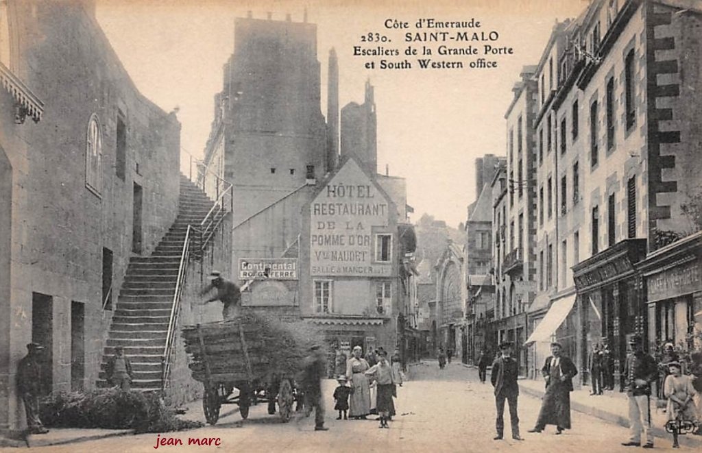 Saint-Malo - Escaliers de la Grande Porte.jpg