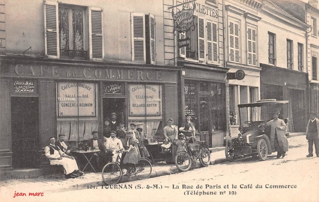 Tournan - La Rue de Paris et le Café du Commerce.jpg
