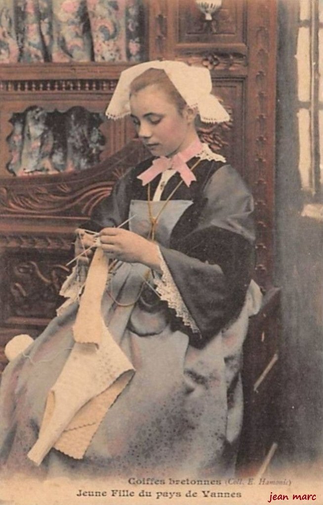 Jeune Fille du pays de Vannes - Coiffes bretonnes.jpg