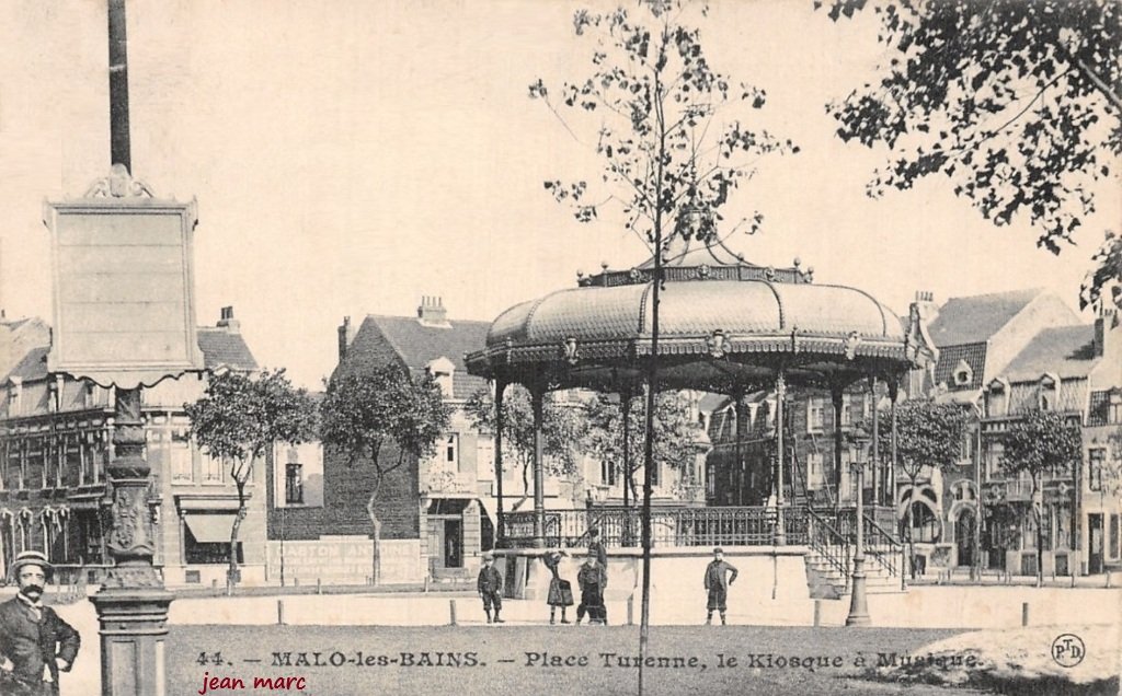 Malo-les-Bains - Place Turenne, le Kiosque à musique.jpg