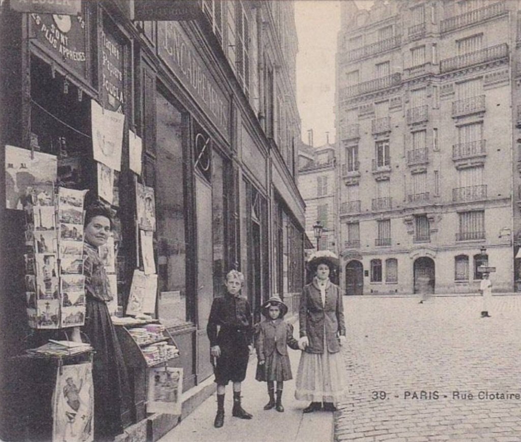 Paris Ve - Rue Clotaire (papeterie Jousseaume).jpg