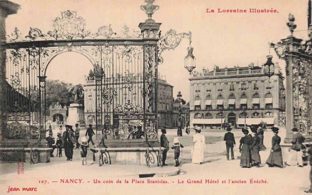 Nancy - Un coin de la Place Stanislas - Le Grand Hôtel et l'ancien Évêché.jpg