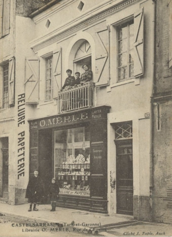 Castelsarrasin - Rue de l'Égalité O. Merle Cartes Postales.jpg