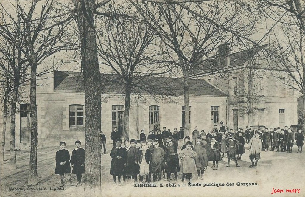 Ligueil - École publique des Garçons.jpg