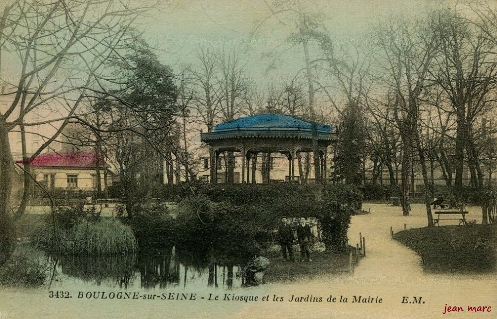 Boulogne-sur-Seine - Le Kiosque et les Jardins de la Mairie.jpg