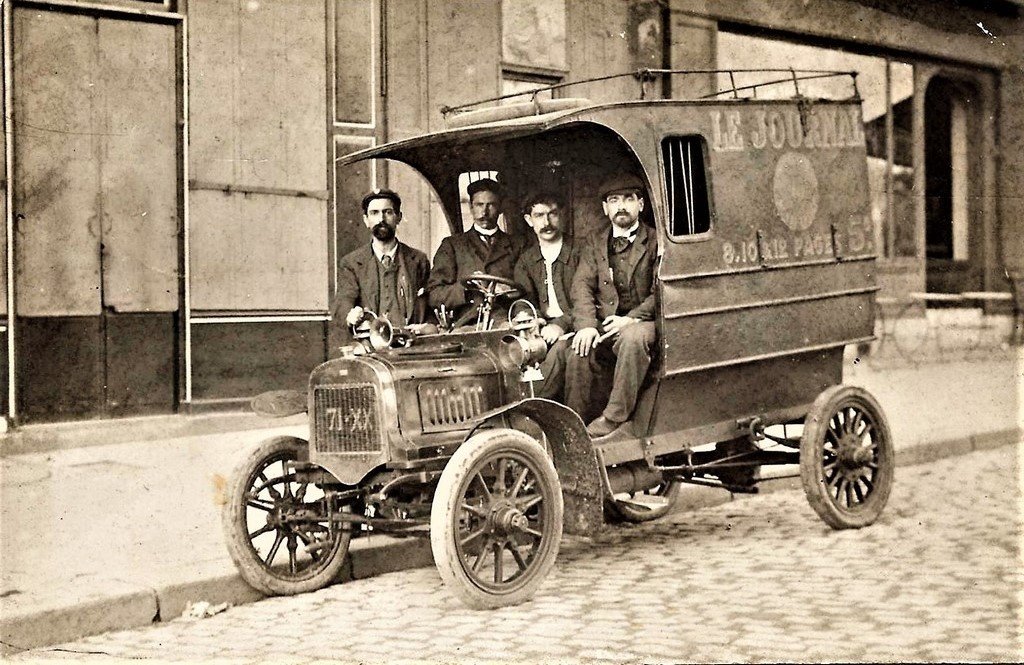 Paris Camion  Le Journal 100 rue de Richelieu 2°.jpg