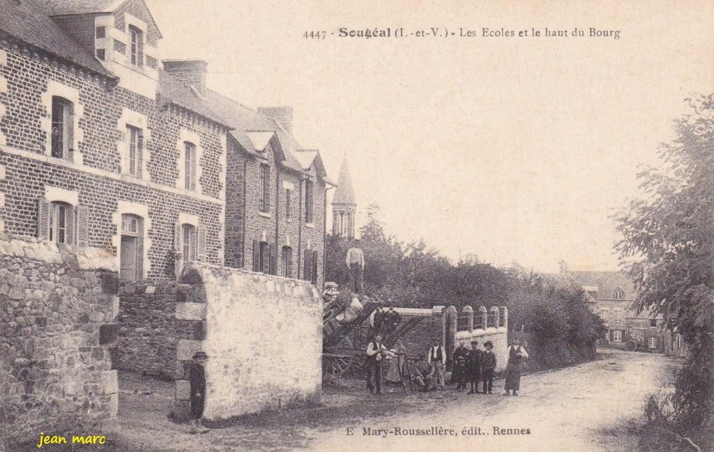 Sougéal - Les Écoles et le Haut du Bourg.jpg