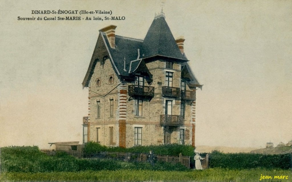 Saint-Enogat - Souvenir du Castel Sainte-Marie - Au loin, Saint-Malo.jpg
