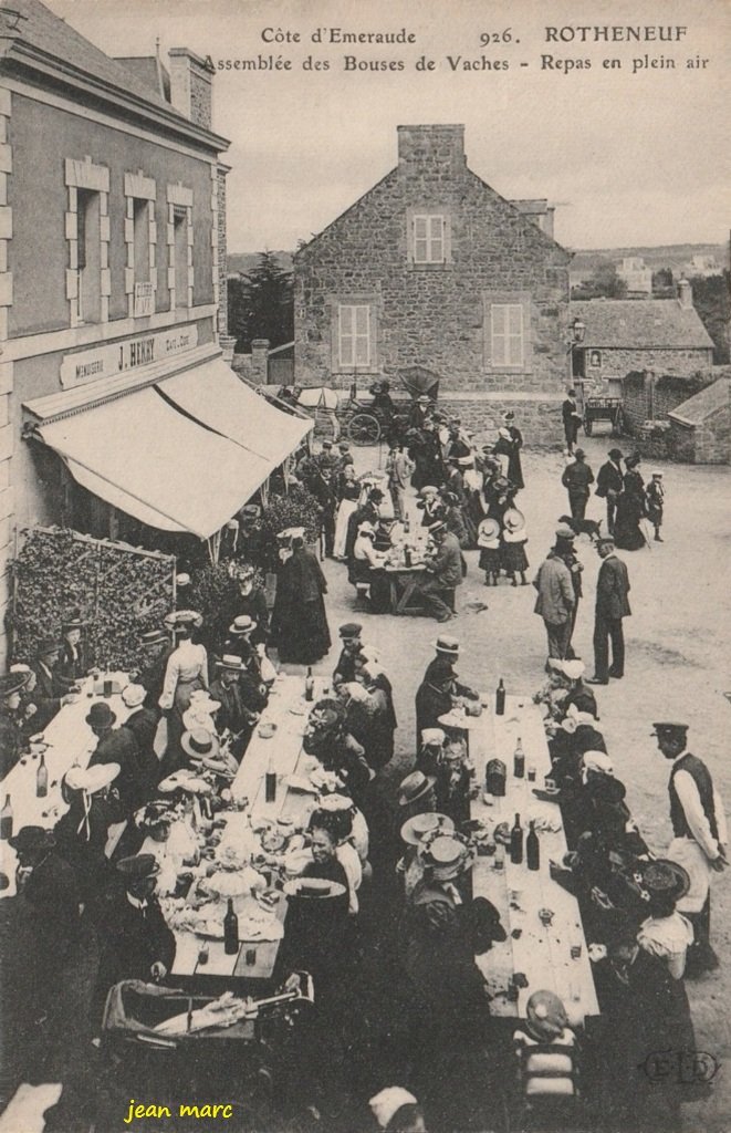 Rothéneuf - Assemblée des Bouses de Vaches - Repas en plein air.jpg