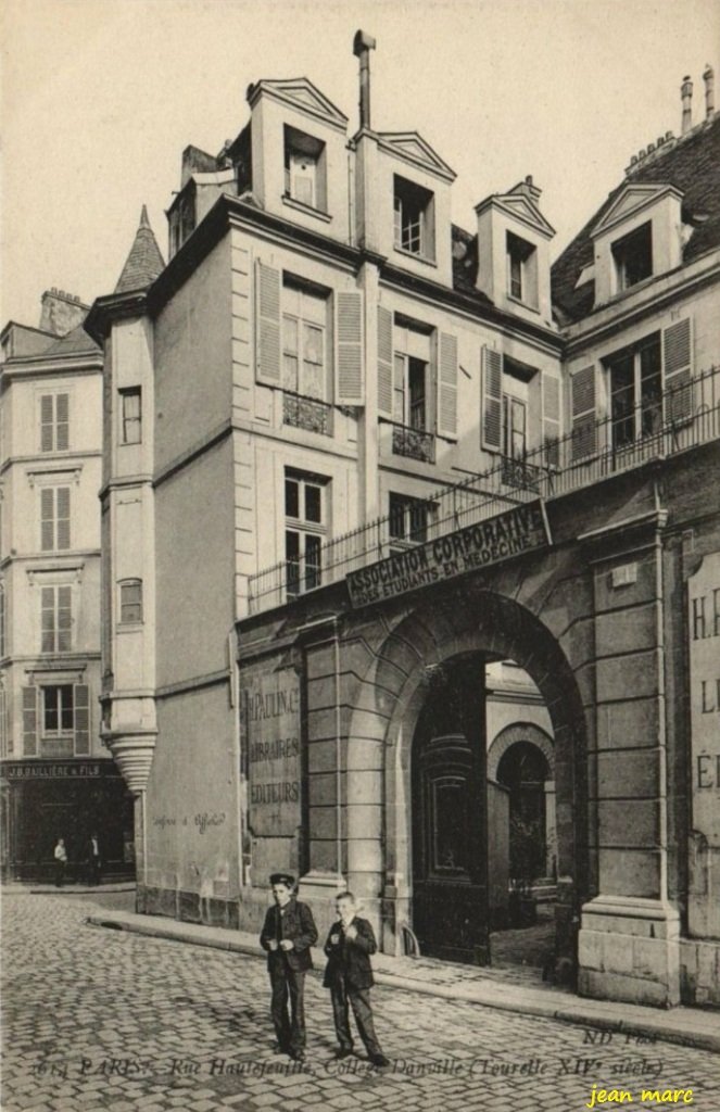 Paris VIe - Rue Hautefeuille - Collège Danville (Tourelle XIVe siècle).jpg