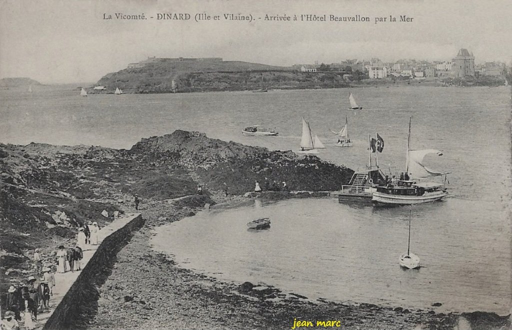 La Vicomté - Dinard - Arrivée à l'Hôtel Beauvallon par la Mer.jpg