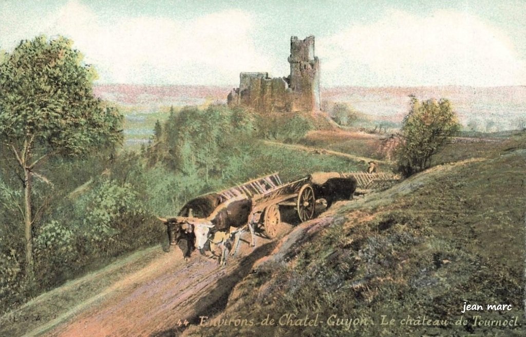 Environs de Châtel-Guyon - Le château de Tournoël.jpg