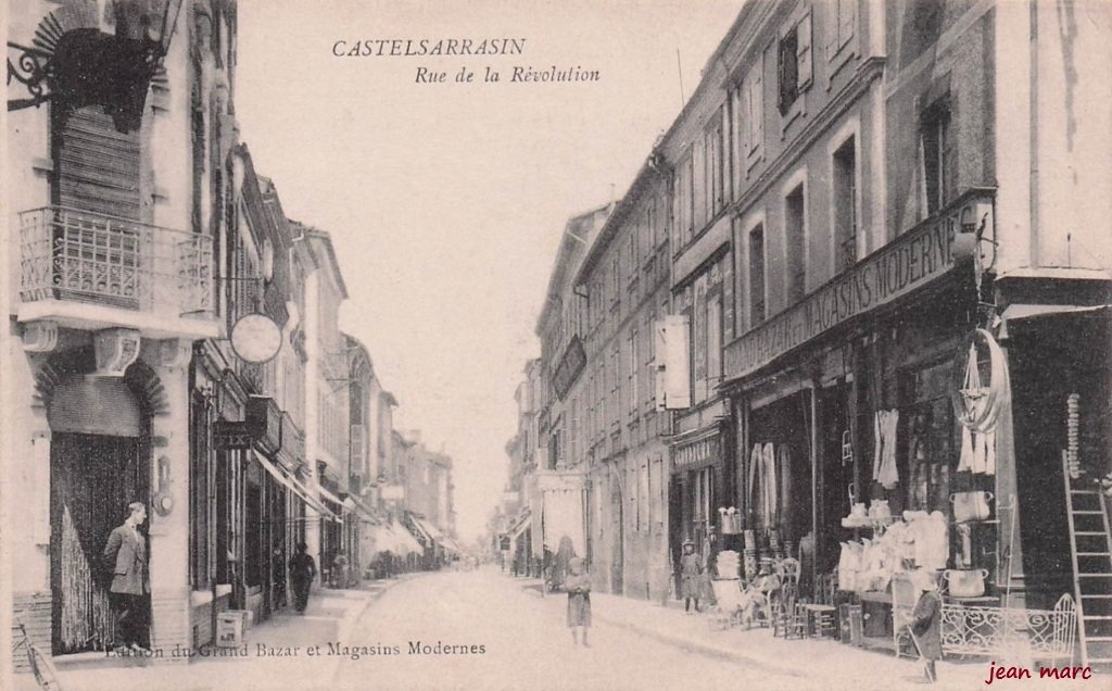 Castelsarrasin - Rue de la Révolution (Édition Grand Bazar et Magasins Modernes).jpg