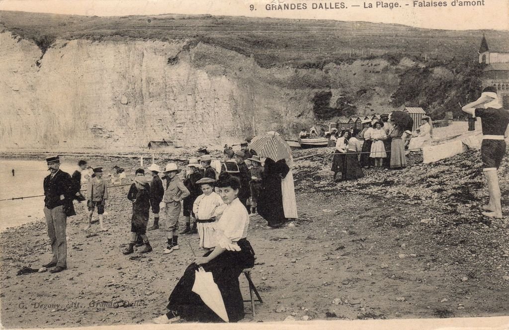 76 - Les GRANDES DALLES - 9 - La Plage - Falaises d'amont - G. Degouy, édit. - 21-10-25.jpg