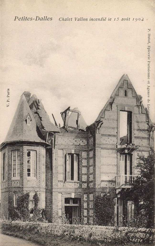 76  - LES PETITES DALLES - 8078 - Chalet Vallon incendié.. - P. Dutot Souv. de plage, -  24-10-25.jpg