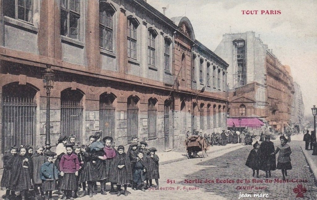 Paris XVIIIe - Sortie des écoles de la rue du Mont-Cenis.jpg