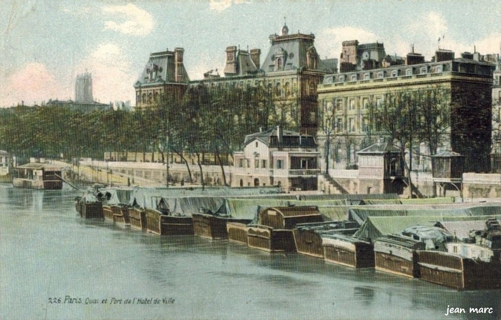 Paris - Quai et Port de l'Hôtel de Ville.jpg
