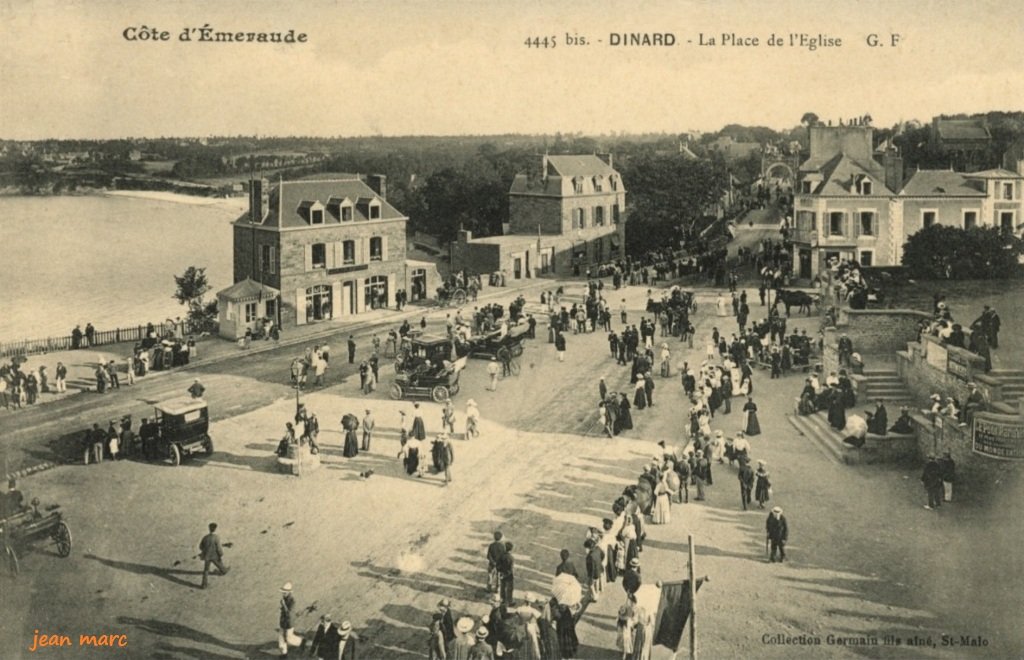 Dinard - La Place de l'Eglise.jpg