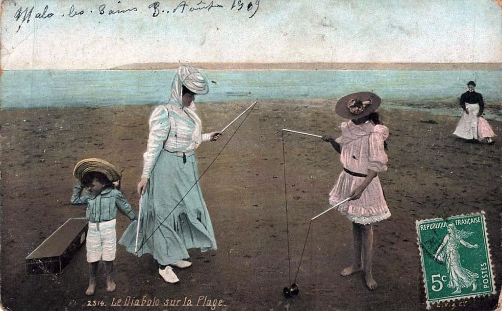 LV & Cie - 2314 - Le diabolo sur la plage.jpg