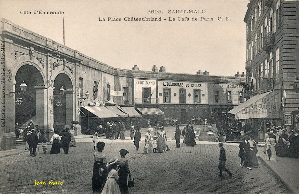Saint-Malo - La Place Chateaubriand.jpg