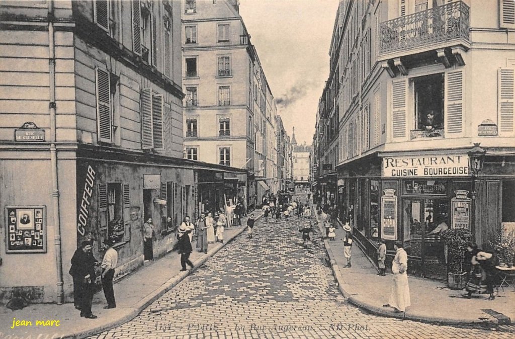 Paris VIIe - Rue Augereau.jpg