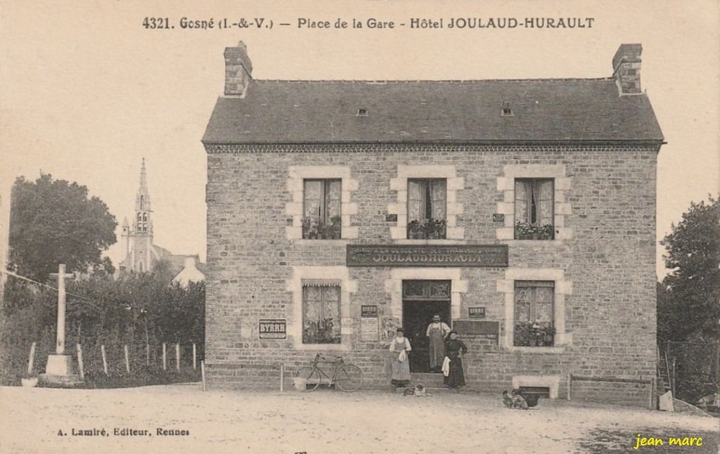 Gosné - Place de la Gare - Hôtel Joulaud-Hurault.jpg