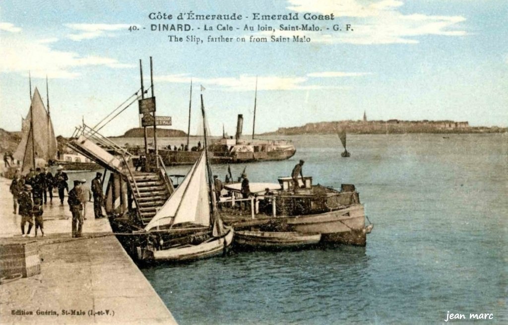 Dinard - La Cale - Au loin Saint-Malo.jpg