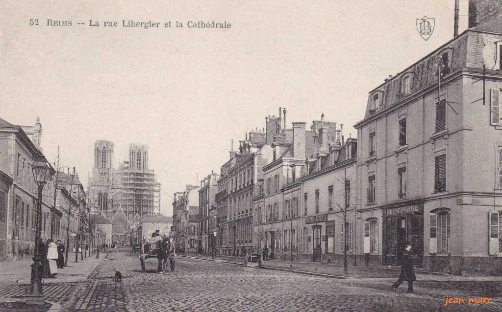 Reims - La Rue Libergier et la Cathédrale.jpg