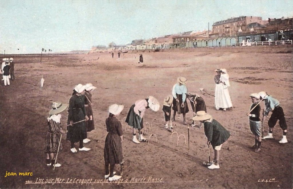 Luc-sur-Mer - Le Croquet sur la Plage à Marée Basse.jpg
