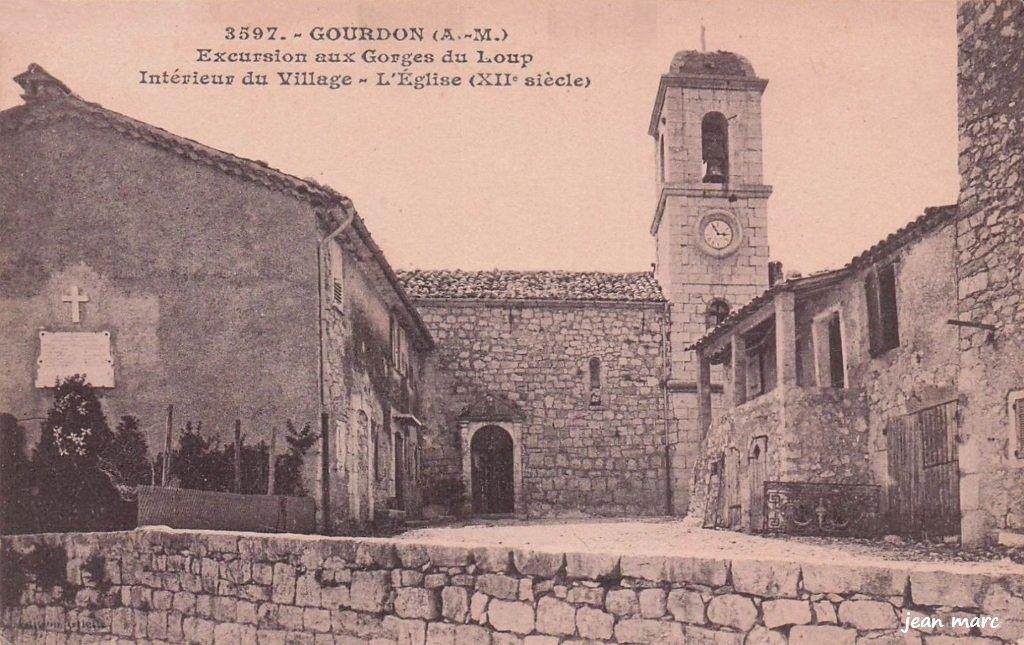 Gourdon - Intérieur du Village - L'Église.jpg