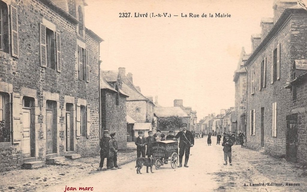 Livré - La Rue de la Mairie.jpg