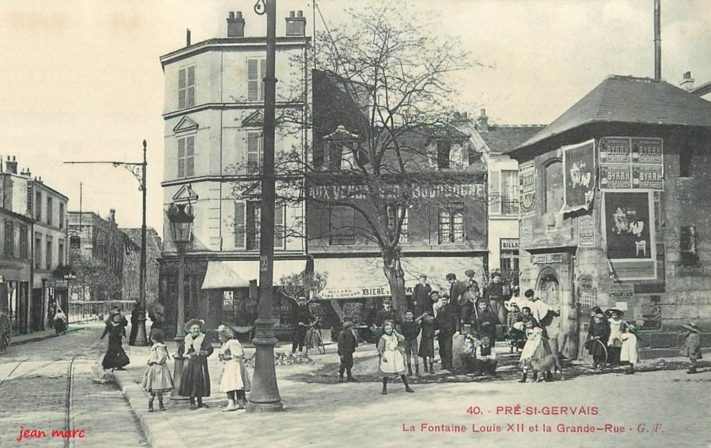 Le Pré-Saint-Gervais - La Fontaine Louis XII et la Grande Rue.jpg