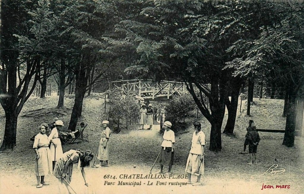 Châtelaillon - Parc municipal - Le Pont Rustique.jpg