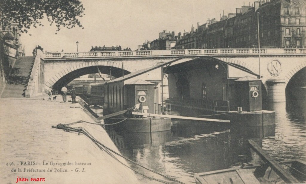 Paris 1er - Le Garage des bateaux de la Préfecture de Police.jpg