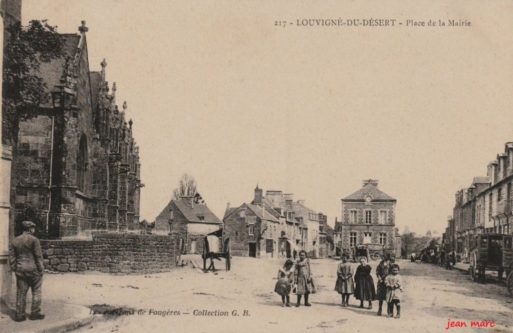 Louvigné-du-Désert - Place de la Mairie.jpg
