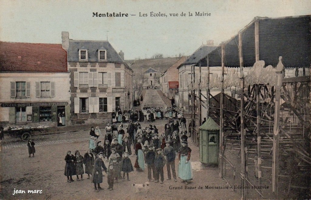 Montataire - Les Écoles, vue de la Mairie.jpg