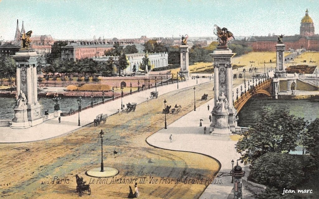 Paris - Le Pont Alexandre III - Vue Prise du Grand Palais.jpg