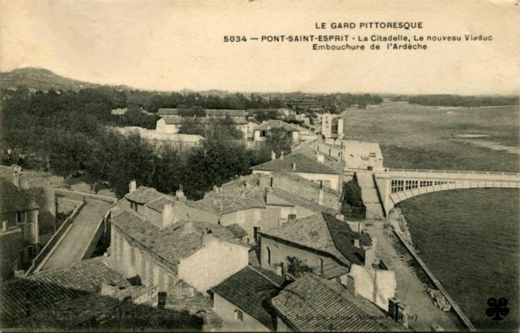 Pont Saint-Esprit 30 5034.jpg