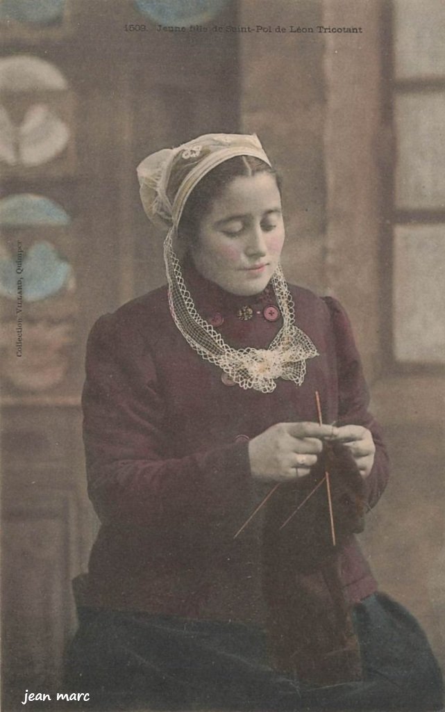 Jeune fille de Saint-Pol-de-Léon tricotant.jpg