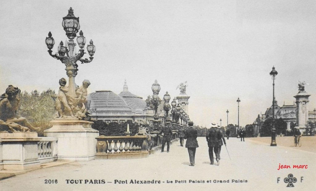 Tout Paris - 2016 - Pont Alexandre III - Le Petit Palais et le Grand Palais.jpg