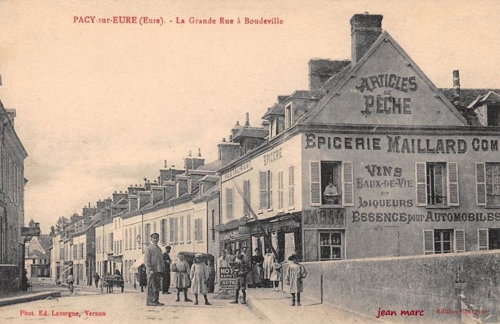 Pacy-sur-Eure - La Grande rue à Boudeville.jpg