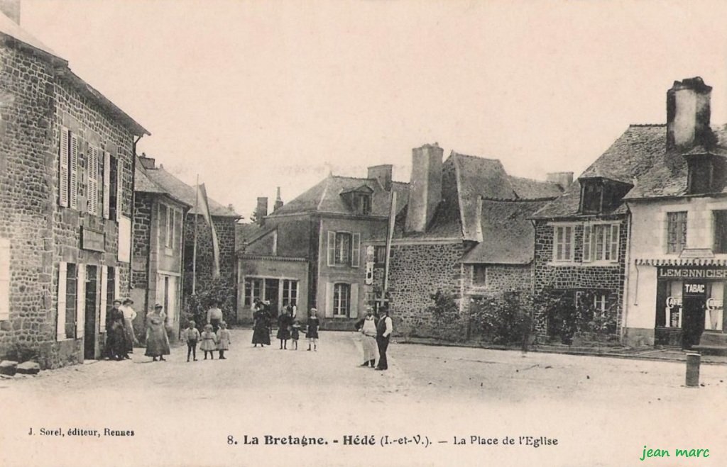 Hédé - La place de l'Église.jpg