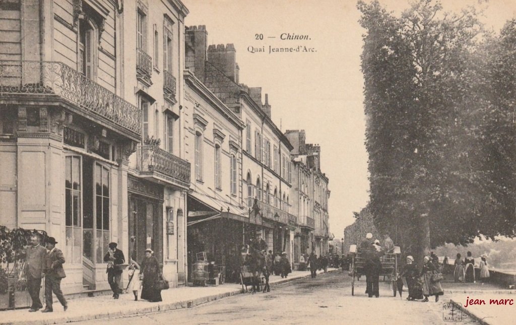 Chinon - Quai Jeanne d'Arc.jpg