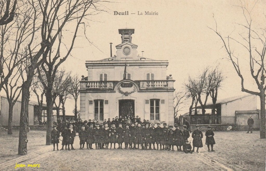 Deuil - La Mairie (et l'École).jpg