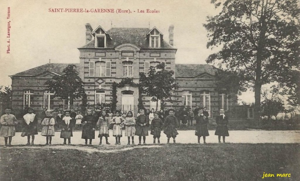Saint-Pierre-la Garenne - Les Écoles.jpg