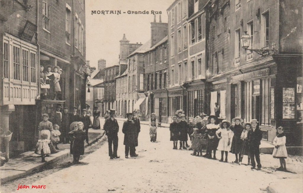 Mortain - Grande Rue.jpg